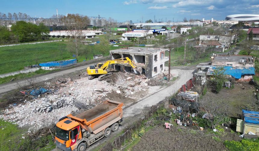 BÜYÜKŞEHİR İLE ŞEHRİN ULAŞIM ALTYAPISI GÜÇLENİYOR