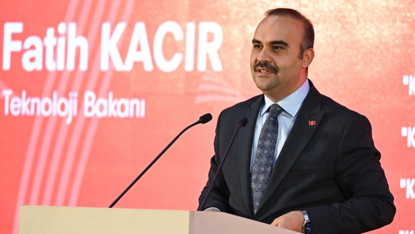 SANAYİ ve Teknoloji Bakanı Mehmet Fatih Kacır, Türkiye'nin önümüzdeki dönemde ekonomik kalkınma sürecini hızlandırmak için adımlar atmaya devam edeceğini belirterek, 'Ümit ediyorum ki uluslararası ve Amerikan şirketlerinin Türkiye'ye yatırıma olan ilgileri daha da artacak ve bu temasların sonuçlarını hep beraber göreceğiz' dedi.